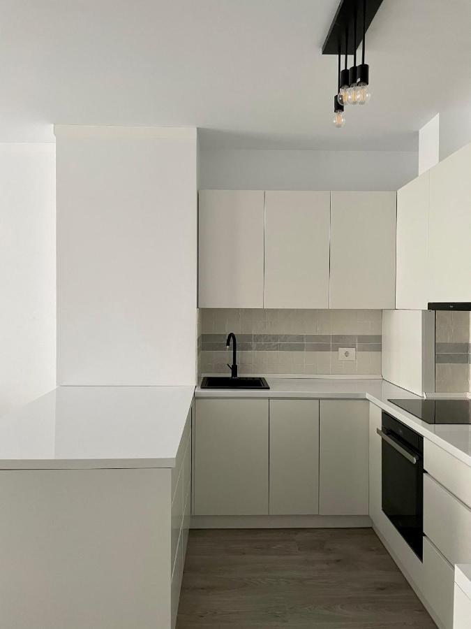 Cozy 1 Bedroom Apartment Nagyvárad Kültér fotó